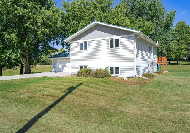 Photo 3 of Single family home for sale at 28 Leprechaun Ln, Mantorville, MN 55955 | MLS# 7138744 | Listing updated on 2026-09-05