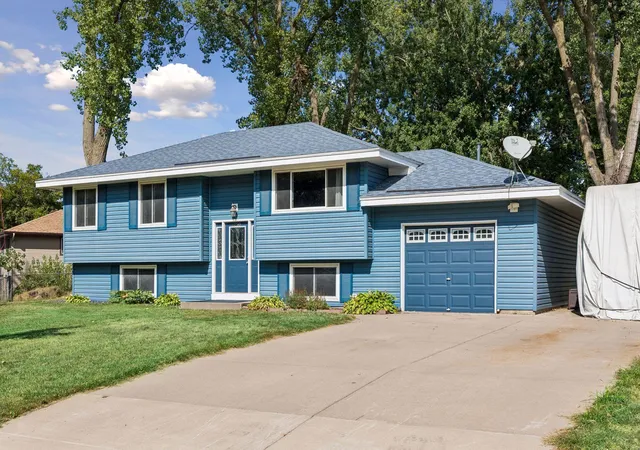 Photo 2 of Single family home for sale at 250 Stardust Blvd, Circle Pines, MN 55014 | MLS# 7138761 | Listing updated on 2026-09-16