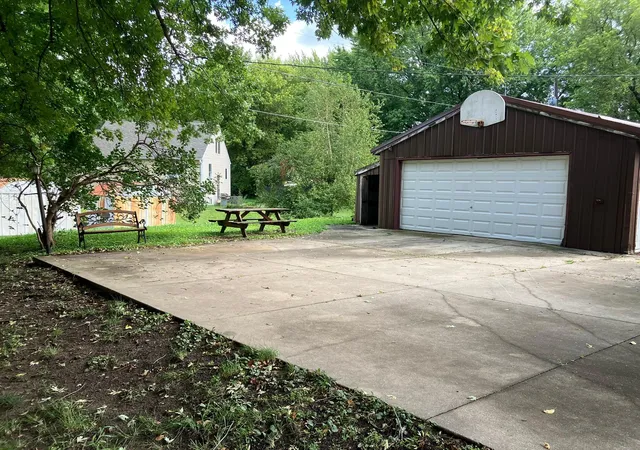 Photo 2 of Single family home for sale at 16 South St Sw, Dodge Center, MN 55927 | MLS# 7138789 | Listing updated on 2026-09-15