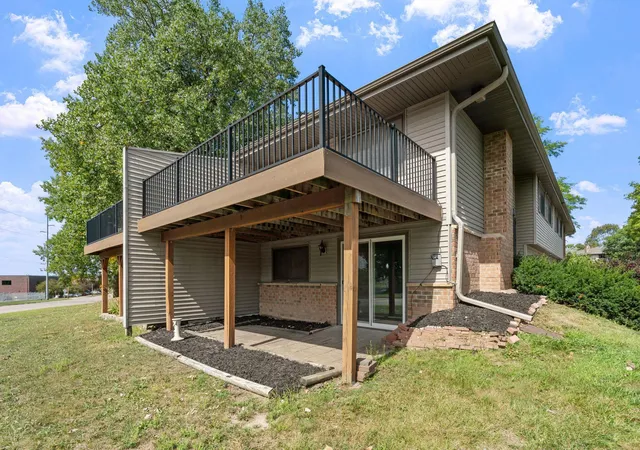 Photo 4 of Single family home for sale at 4112 Sylvia Ln S, Saint Paul, MN 55126 | MLS# 7138798 | Listing updated on 2026-09-30