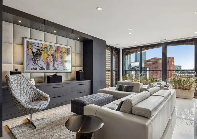 Photo 4 of Condo for sale at 1201 Yale Pl #1110, Minneapolis, MN 55403 | MLS# 7138872 | Listing updated on 2026-09-13
