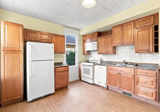 Photo 2 of Single family home for sale at 190 Annapolis St E, Saint Paul, MN 55118 | MLS# 7138895 | Listing updated on 2026-09-05