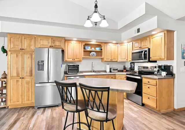 Photo 2 of Townhouse for sale at 1815 Bridgeview Blvd, Detroit Lakes, MN 56501 | MLS# 7138903 | Listing updated on 2026-09-17