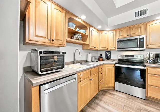 Photo 3 of Townhouse for sale at 1815 Bridgeview Blvd, Detroit Lakes, MN 56501 | MLS# 7138903 | Listing updated on 2026-09-17