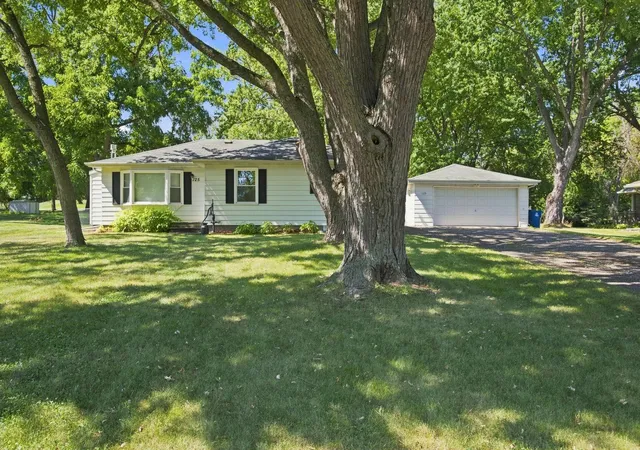 Photo 1 of Single family home for sale at 125 Hackberry Hl, Long Lake, MN 55356 | MLS# 7138906 | Listing updated on 2026-09-05