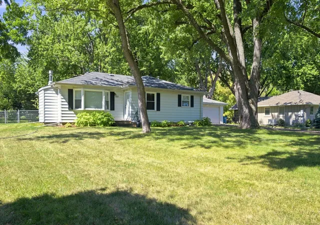Photo 3 of Single family home for sale at 125 Hackberry Hl, Long Lake, MN 55356 | MLS# 7138906 | Listing updated on 2026-09-05