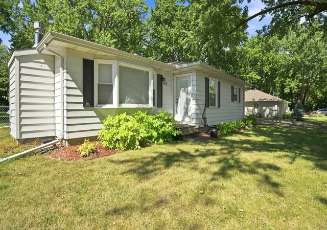 Photo 3 of Single family home for sale at 125 Hackberry Hl, Long Lake, MN 55356 | MLS# 7138906 | Listing updated on 2026-09-05