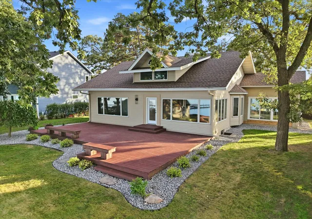 Photo 2 of Single family home for sale at 7 S Shore Dr, Forest Lake, MN 55025 | MLS# 7138930 | Listing updated on 2026-09-19