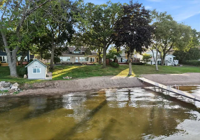 Photo 4 of Single family home for sale at 7 S Shore Dr, Forest Lake, MN 55025 | MLS# 7138930 | Listing updated on 2026-09-19