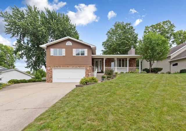 Photo 2 of Single family home for sale at 2533 Woodland Dr, Faribault, MN 55021 | MLS# 7138966 | Listing updated on 2026-09-05