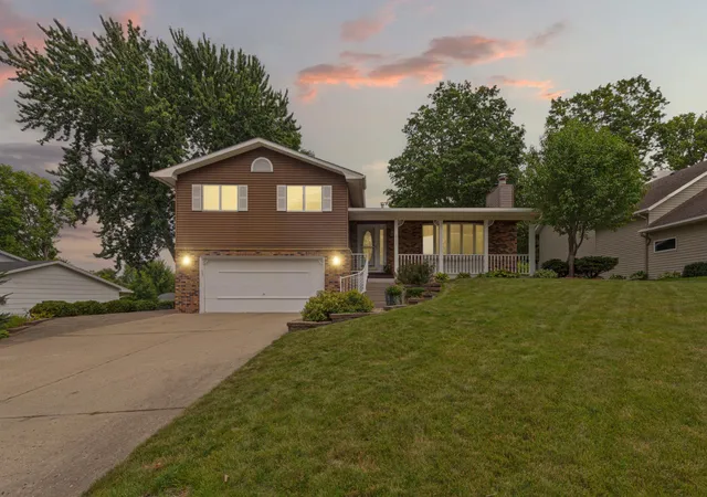Photo 2 of Single family home for sale at 2533 Woodland Dr, Faribault, MN 55021 | MLS# 7138966 | Listing updated on 2026-09-05