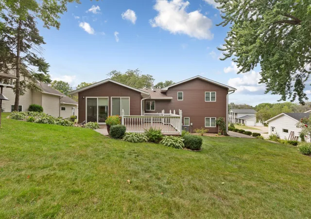 Photo 4 of Single family home for sale at 2533 Woodland Dr, Faribault, MN 55021 | MLS# 7138966 | Listing updated on 2026-09-05