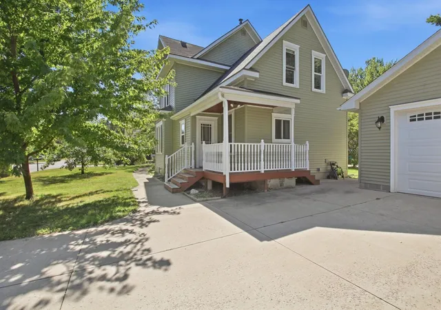 Photo 1 of Single family home for sale at 431 E 2nd Street, Litchfield, MN 55355 | MLS# 7138967 | Listing updated on 2026-09-21