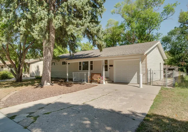 Photo 1 of Single family home for sale at 1842 15th Street S, Fargo, ND 58103 | MLS# 7138994 | Listing updated on 2026-09-13