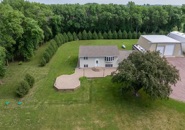 Photo 2 of Single family home for sale at 78772 290th Street, Madelia, MN 56062 | MLS# 7138995 | Listing updated on 2026-10-16