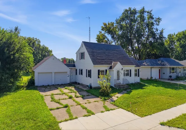 Photo 1 of Single family home for sale at 1025 7th Street S, Saint James, MN 56081 | MLS# 7138997 | Listing updated on 2026-10-04