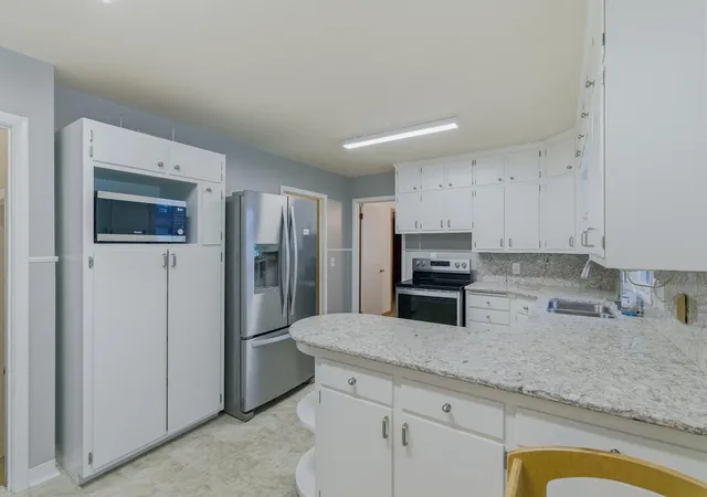 Photo 3 of Single family home for sale at 1025 7th Street S, Saint James, MN 56081 | MLS# 7138997 | Listing updated on 2026-10-04