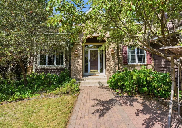 Photo 2 of Single family home for sale at 1659 Lakeland Cir, Hugo, MN 55038 | MLS# 7139017 | Listing updated on 2026-10-21