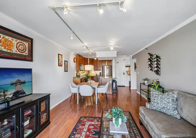 Photo 3 of Condo for sale at 401 S 1st Street #1718, Minneapolis, MN 55401 | MLS# 7139025 | Listing updated on 2026-09-08