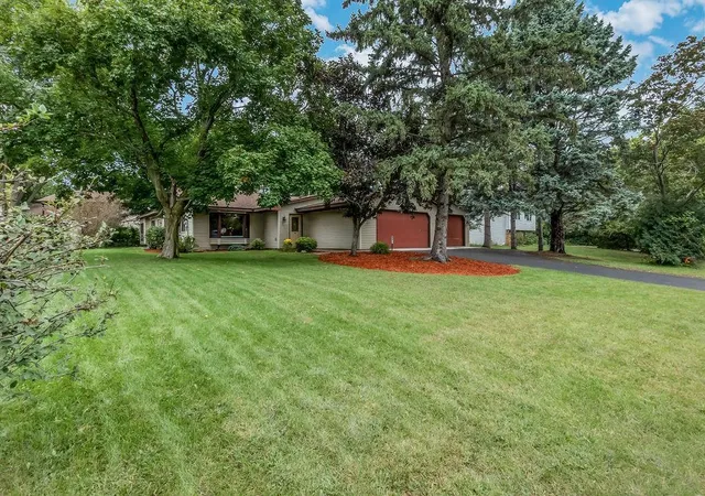 Photo 2 of Single family home for sale at 275 Little John Dr, Circle Pines, MN 55014 | MLS# 7139032 | Listing updated on 2026-10-01