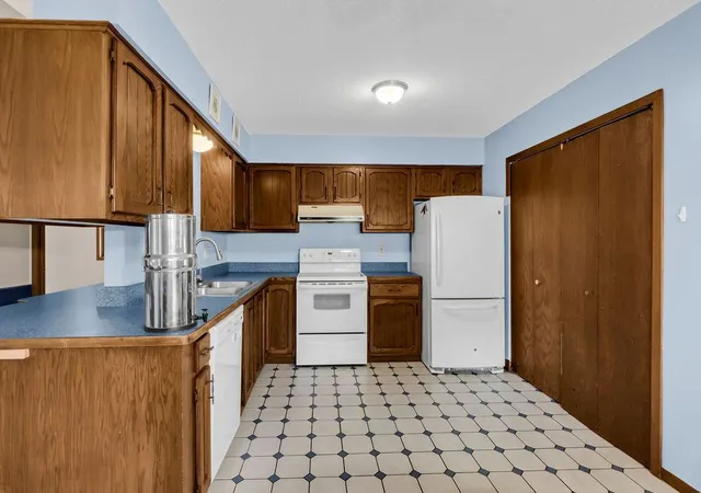 Photo 3 of Single family home for sale at 275 Little John Dr, Circle Pines, MN 55014 | MLS# 7139032 | Listing updated on 2026-10-01