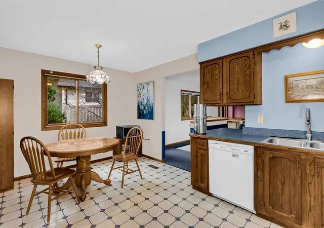 Photo 3 of Single family home for sale at 275 Little John Dr, Circle Pines, MN 55014 | MLS# 7139032 | Listing updated on 2026-10-01