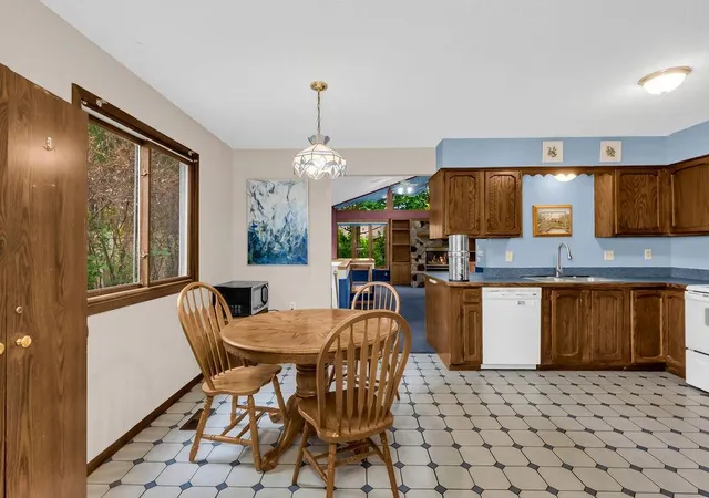 Photo 4 of Single family home for sale at 275 Little John Dr, Circle Pines, MN 55014 | MLS# 7139032 | Listing updated on 2026-10-01