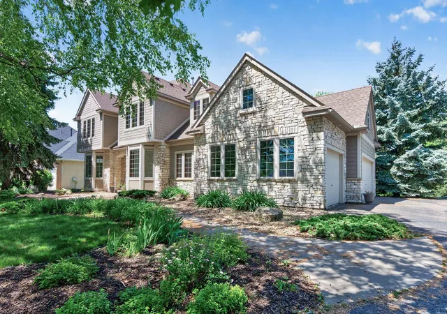 Photo 1 of Single family home for sale at 3034 Edgewater Dr, Saint Paul, MN 55125 | MLS# 7139038 | Listing updated on 2026-10-08