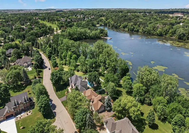 Photo 2 of Single family home for sale at 3034 Edgewater Dr, Saint Paul, MN 55125 | MLS# 7139038 | Listing updated on 2026-10-21