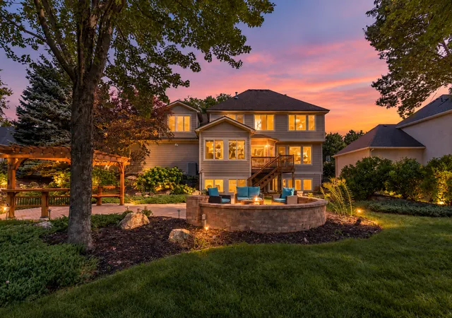 Photo 2 of Single family home for sale at 3034 Edgewater Dr, Saint Paul, MN 55125 | MLS# 7139038 | Listing updated on 2026-09-19