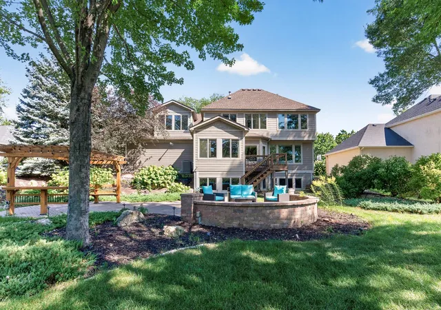 Photo 3 of Single family home for sale at 3034 Edgewater Dr, Saint Paul, MN 55125 | MLS# 7139038 | Listing updated on 2026-09-19