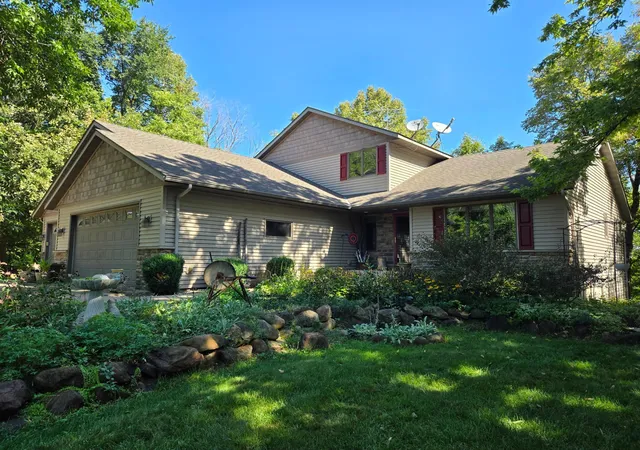 Photo 2 of Single family home for sale at 17500 Blackbird Trl, Hastings, MN 55033 | MLS# 7139044 | Listing updated on 2026-09-25