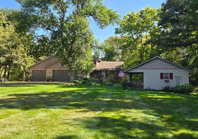 Photo 3 of Single family home for sale at 17500 Blackbird Trl, Hastings, MN 55033 | MLS# 7139044 | Listing updated on 2026-09-25