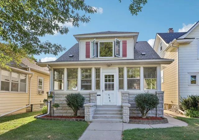 Photo 1 of Single family home for sale at 655 Simpson St, Saint Paul, MN 55104 | MLS# 7139061 | Listing updated on 2026-09-05