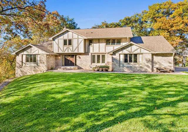 Photo 2 of Single family home for sale at 7 Chickadee Ln, Saint Paul, MN 55127 | MLS# 7139062 | Listing updated on 2026-10-20
