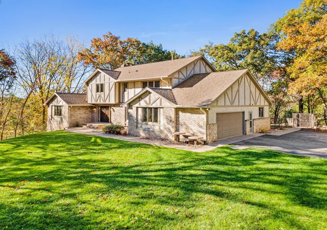 Photo 3 of Single family home for sale at 7 Chickadee Ln, Saint Paul, MN 55127 | MLS# 7139062 | Listing updated on 2026-10-20