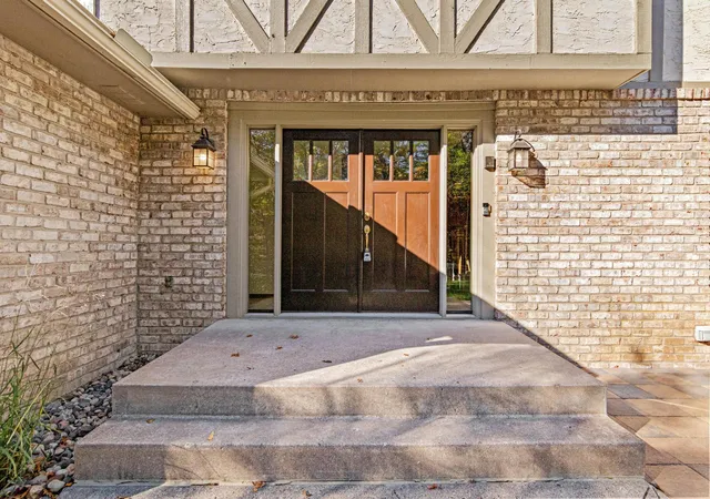 Photo 4 of Single family home for sale at 7 Chickadee Ln, Saint Paul, MN 55127 | MLS# 7139062 | Listing updated on 2026-10-20