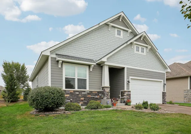 Photo 3 of Single family home for sale at 9082 Jade Cir N, Lake Elmo, MN 55042 | MLS# 7139096 | Listing updated on 2026-10-05