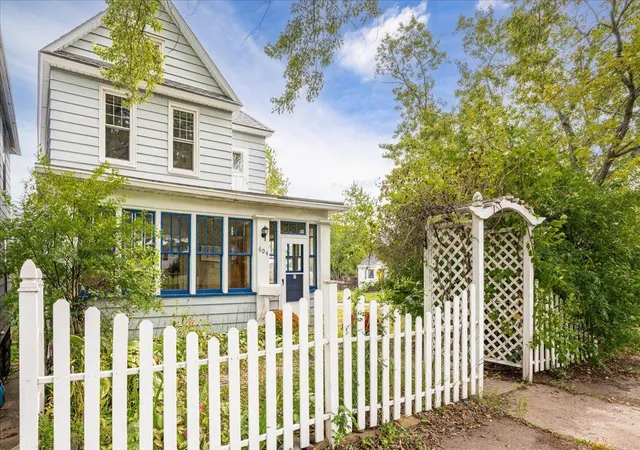 Photo 3 of Sale Pending at 604 E 11th Street, Duluth, MN 55805 | MLS# 7139119 | Listing updated on 2026-09-24