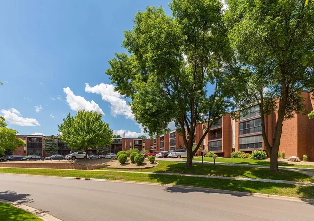 Photo 2 of Condo for sale at 1800 Riverwood Dr #219, Burnsville, MN 55337 | MLS# 7139127 | Listing updated on 2026-09-05