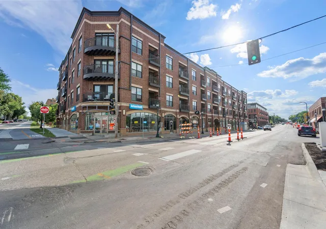 Photo 3 of Condo for sale at 15 E Franklin Ave #210, Minneapolis, MN 55404 | MLS# 7139132 | Listing updated on 2026-09-05