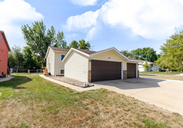 Photo 2 of Townhouse for sale at 1626 34 1/2 Ave S, Fargo, ND 58104 | MLS# 7139161 | Listing updated on 2026-09-16