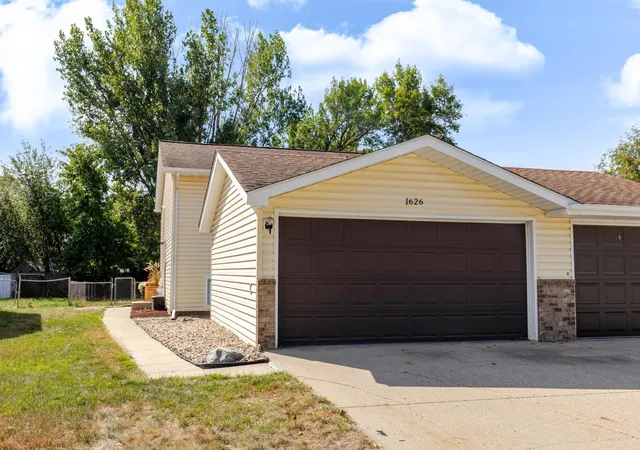 Photo 3 of Townhouse for sale at 1626 34 1/2 Ave S, Fargo, ND 58104 | MLS# 7139161 | Listing updated on 2026-09-16