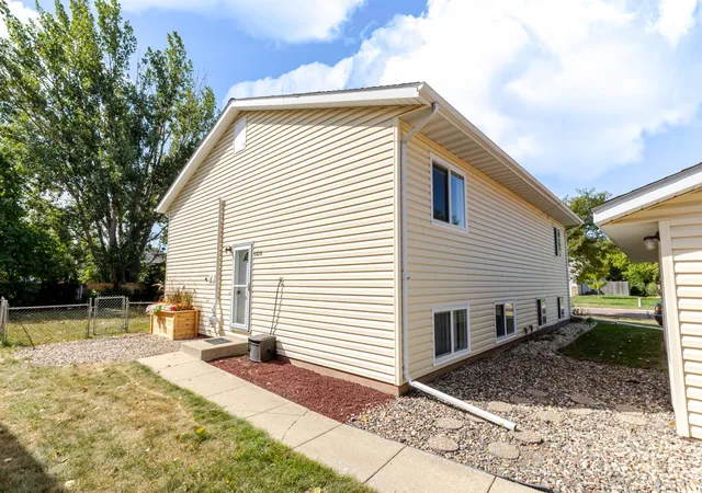Photo 3 of Townhouse for sale at 1626 34 1/2 Ave S, Fargo, ND 58104 | MLS# 7139161 | Listing updated on 2026-09-16