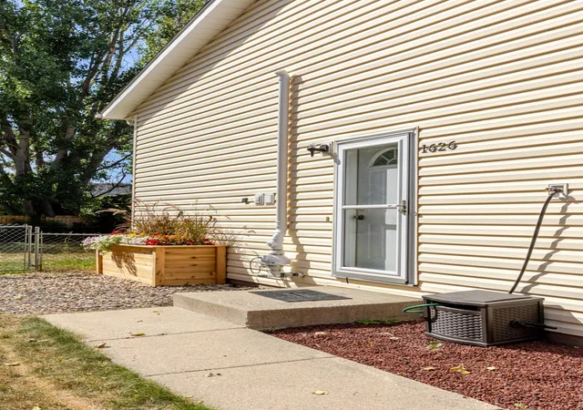 Photo 4 of Townhouse for sale at 1626 34 1/2 Ave S, Fargo, ND 58104 | MLS# 7139161 | Listing updated on 2026-09-16