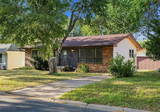Photo 1 of Single family home for sale at 725 50 1/2 Ave Ne, Minneapolis, MN 55421 | MLS# 7139179 | Listing updated on 2026-10-08