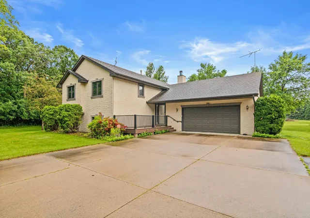 Photo 4 of Single family home for sale at 160 196th Drive NW, Elk River, MN 55330 | MLS# 7139183 | Listing updated on 2026-09-17