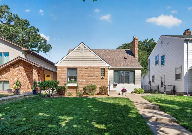 Photo 2 of Single family home for sale at 1371 Eleanor Ave, Saint Paul, MN 55116 | MLS# 7139208 | Listing updated on 2026-09-17