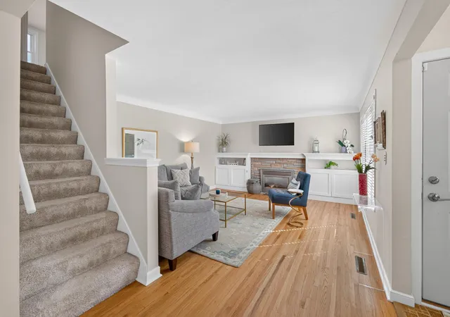 Photo 3 of Single family home for sale at 1371 Eleanor Ave, Saint Paul, MN 55116 | MLS# 7139208 | Listing updated on 2026-09-17