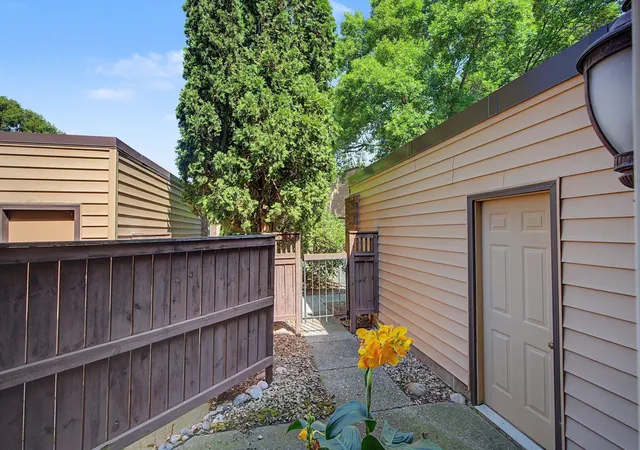 Photo 3 of Single family home for sale at 4749 Spring Cir, Minnetonka, MN 55345 | MLS# 7139213 | Listing updated on 2026-09-29